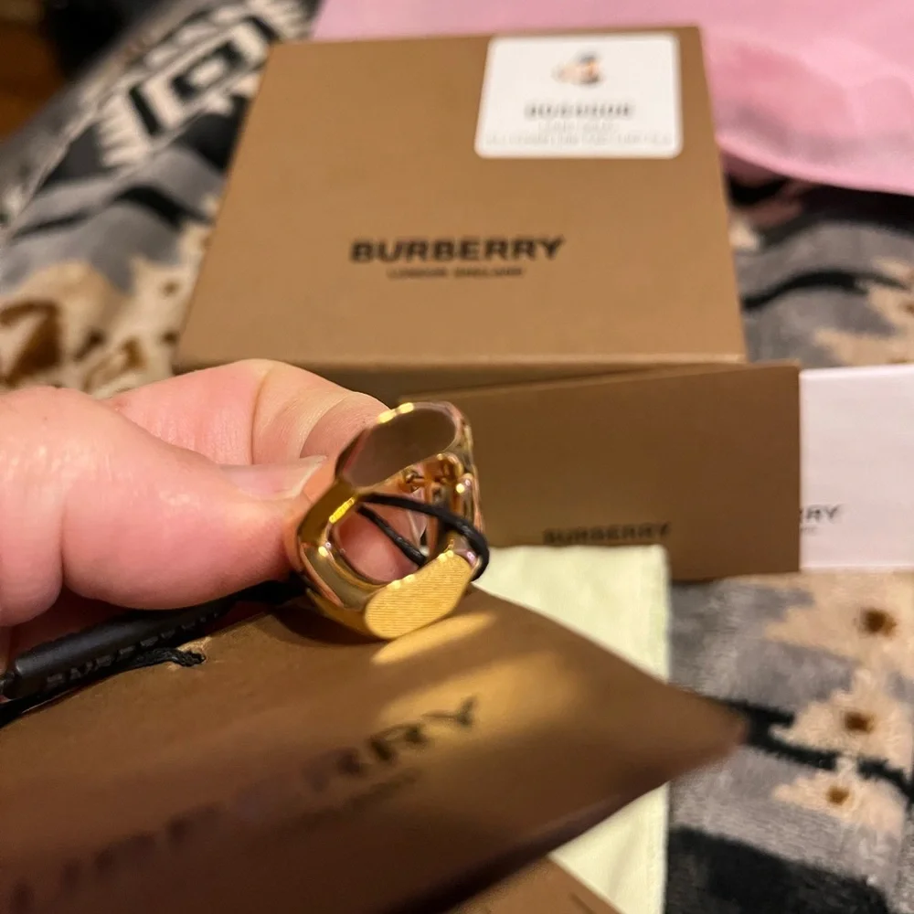 Burberry NWT Full Inclusion Gold Ear Scuff Jewelry - Picture 3 of 7